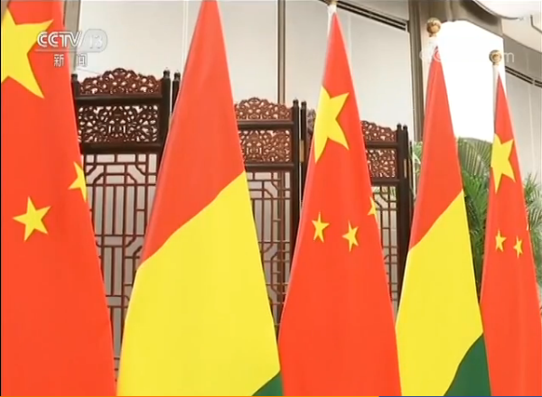 2017年，輝煌仙藝為“金磚五國峰會(huì)”提供國家領(lǐng)導(dǎo)人合影屏風(fēng)家具作品